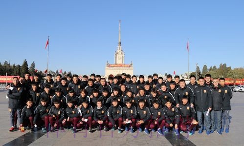 2001年龄段优秀球员集体参观“砥砺奋进的五年”大型成就展